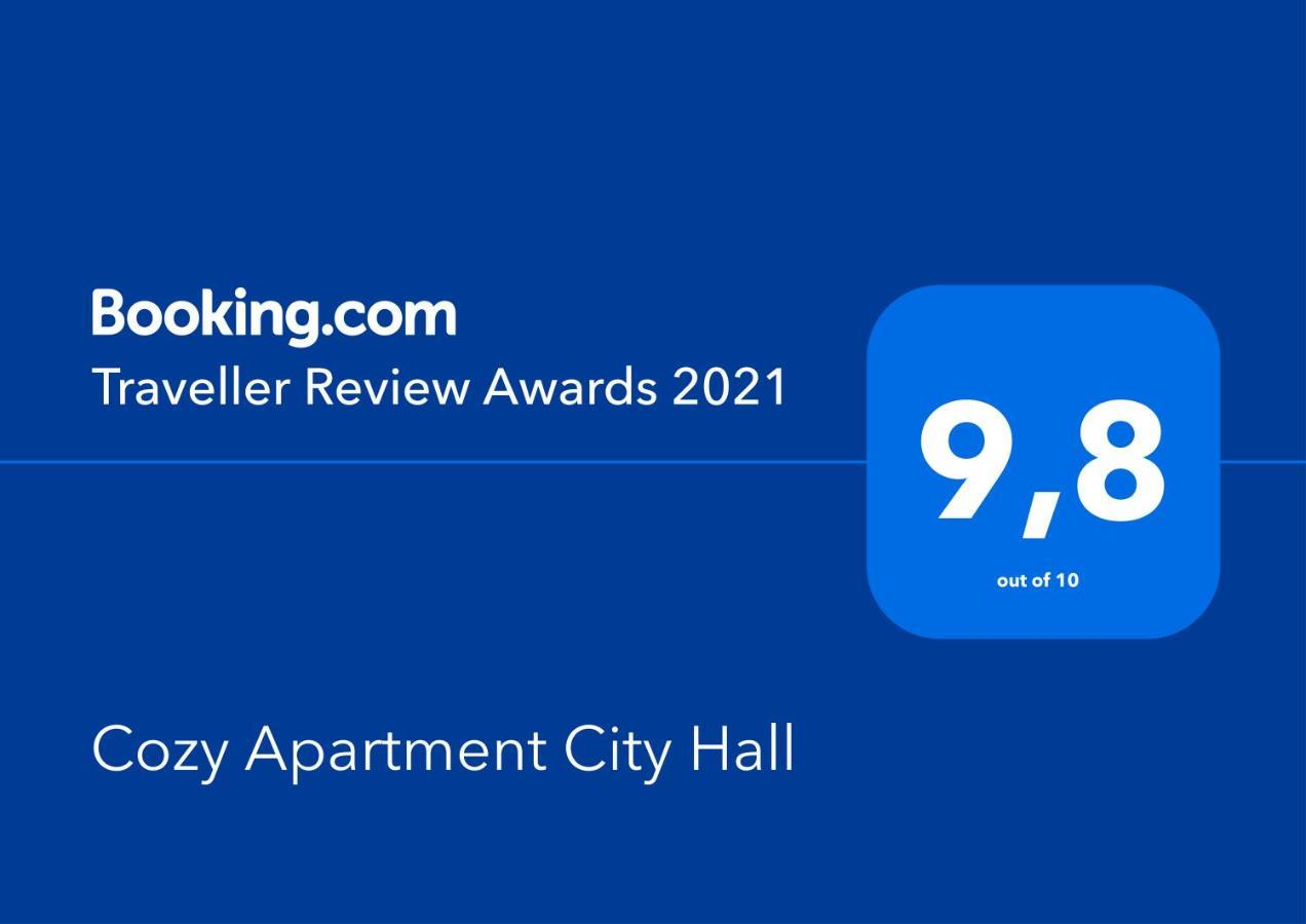 Cozy Hall Apartment