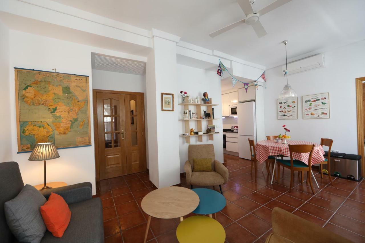 Cozy Hall Apartment *